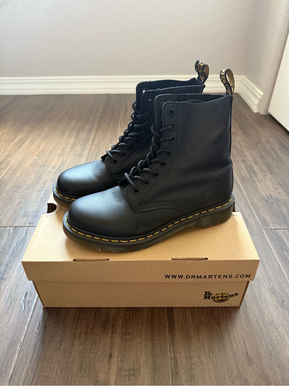Dr. Martens 1460 Pascal combat boot